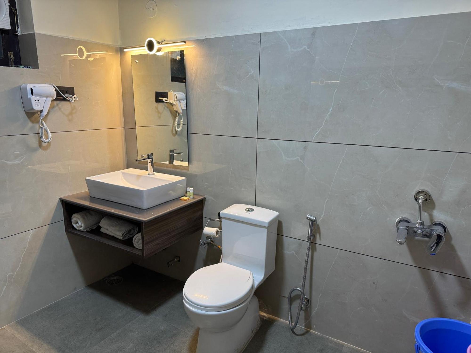 לה Hotel Nalanda Ladakh מראה חיצוני תמונה