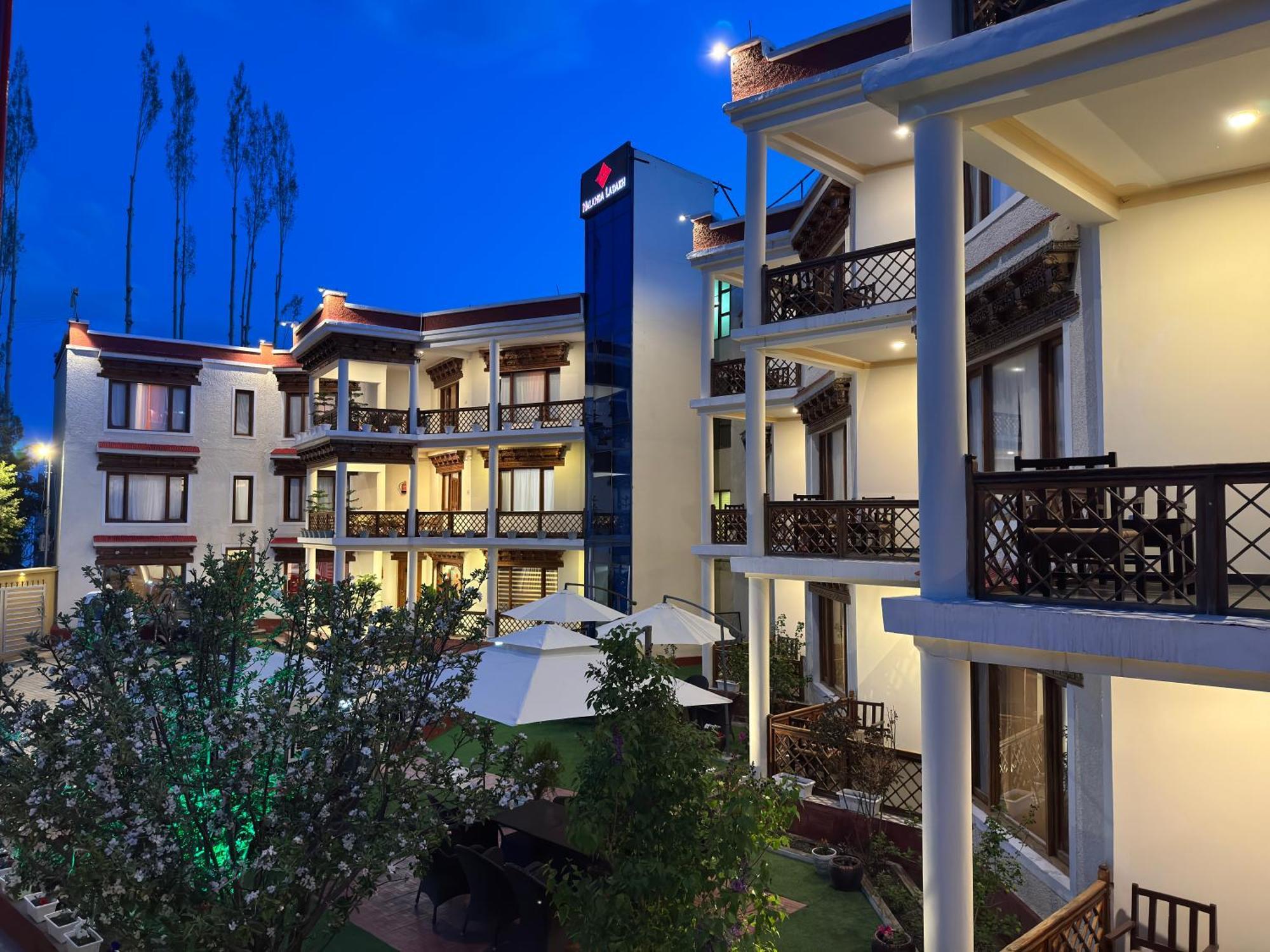לה Hotel Nalanda Ladakh מראה חיצוני תמונה