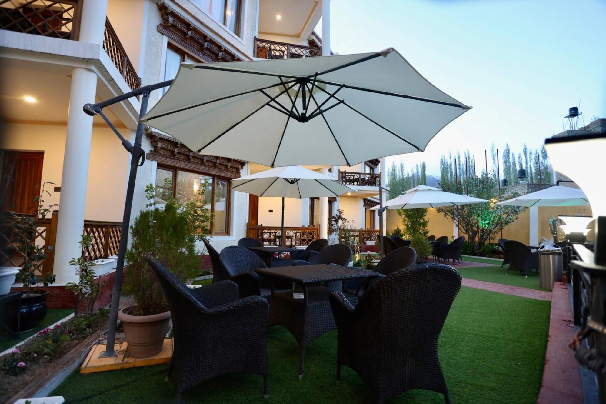 לה Hotel Nalanda Ladakh מראה חיצוני תמונה