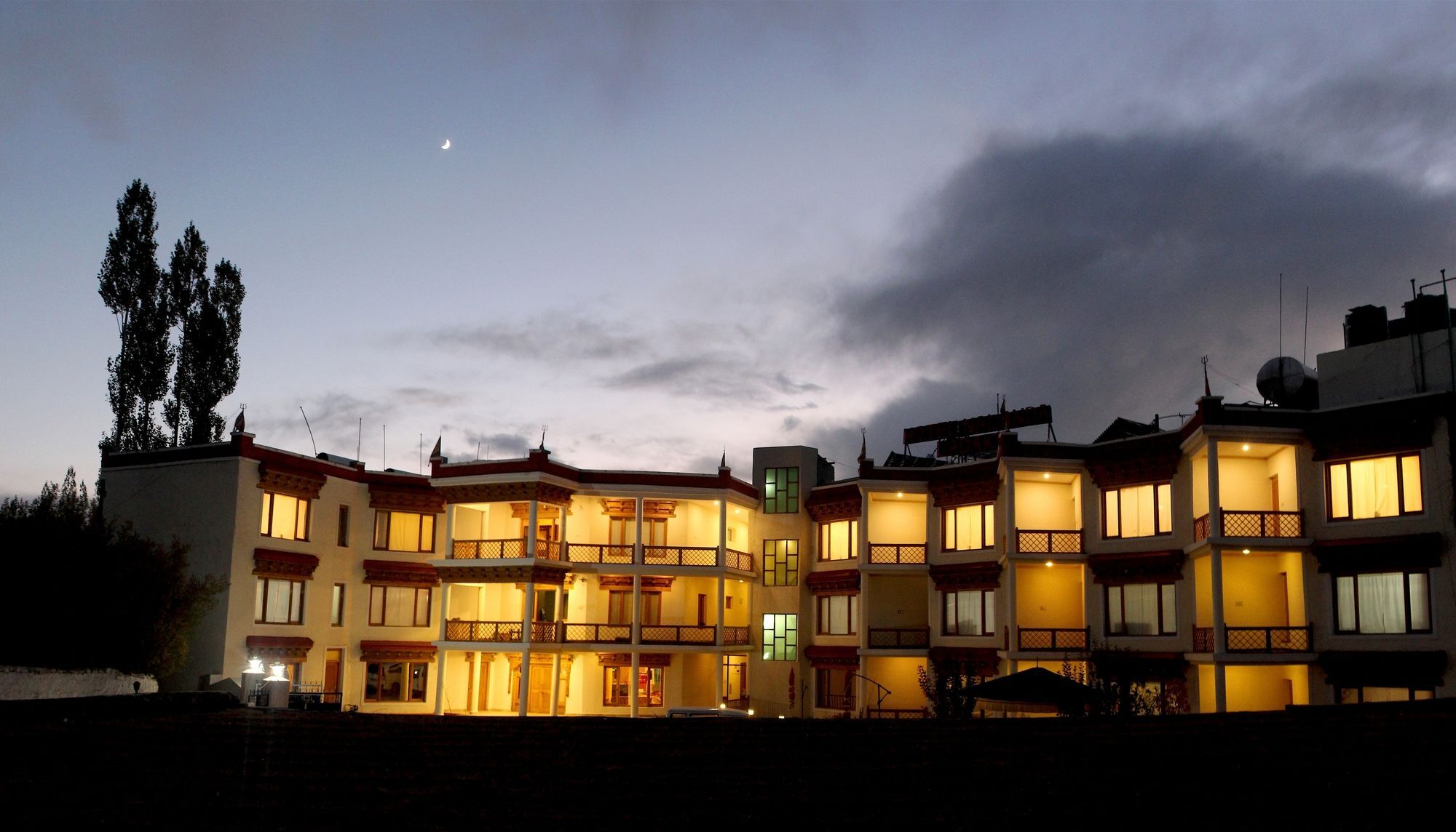 לה Hotel Nalanda Ladakh מראה חיצוני תמונה